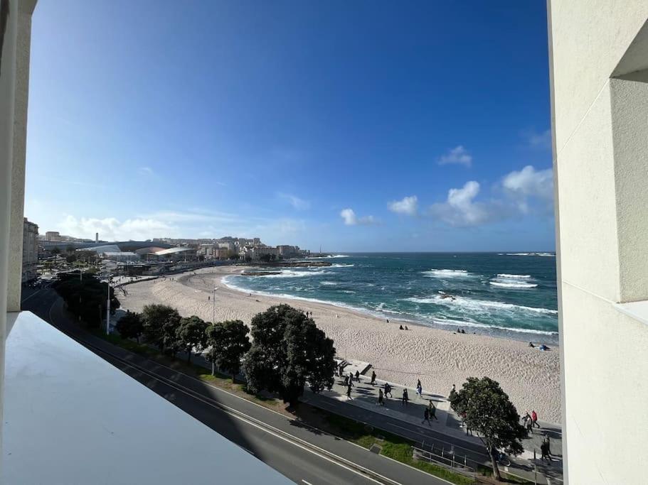 Primera Linea De Playa De Riazor A Coruna Exterior photo